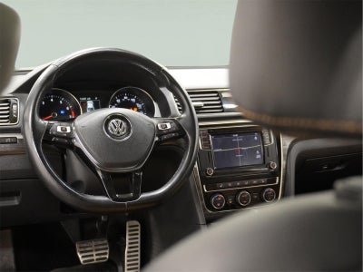 2018 Volkswagen Passat 2.0T SEL Premium