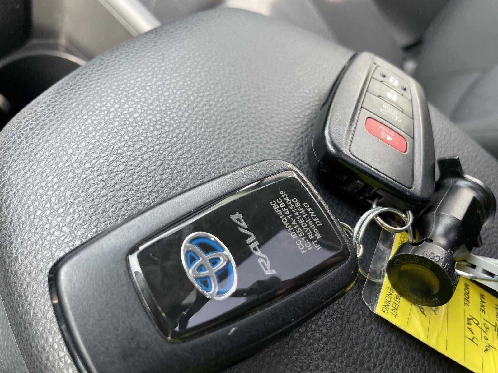 2022 Toyota RAV4 Hybrid XLE