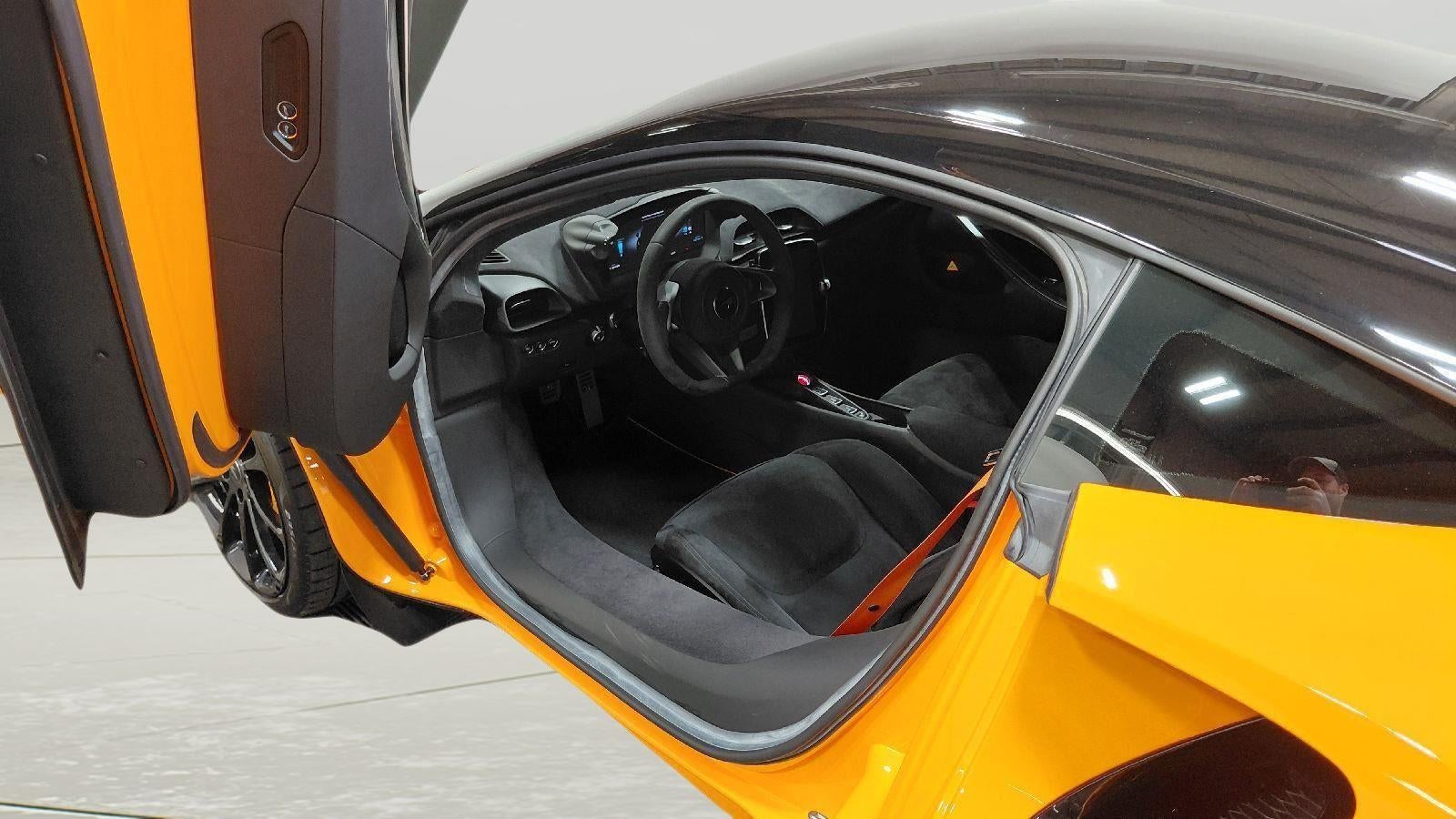 2023 McLaren Artura TechLux