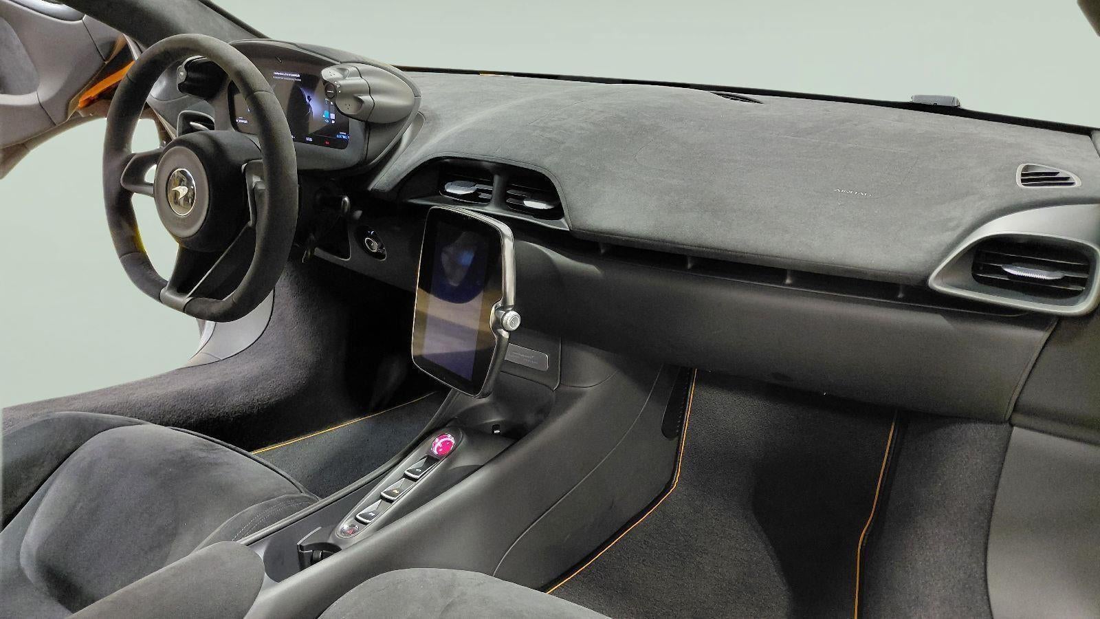 2023 McLaren Artura TechLux